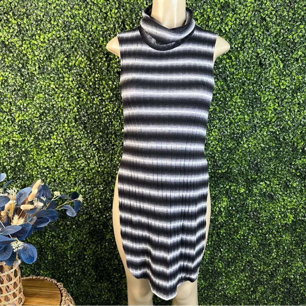 Magnolia South  Striped Turtleneck tunic NWOT‎